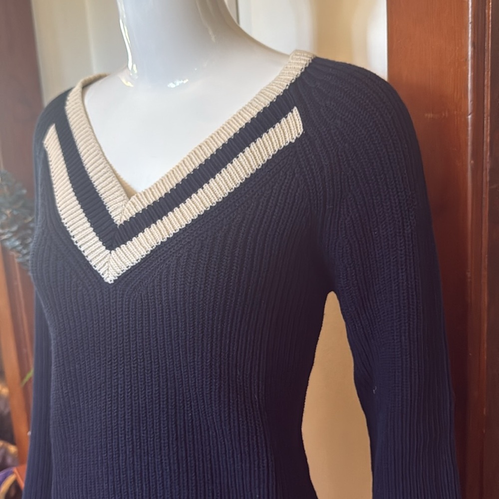 NWT jones NY size small V-Neck navy and Cream Sweater